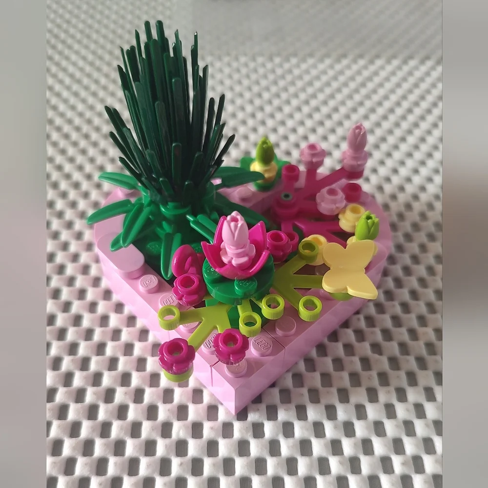 Lego Botanical Heart Valentine's Day Build